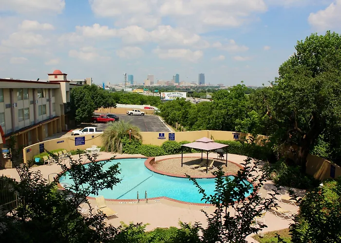 Hotel 6 Worth, Tx - Downtown East 3*