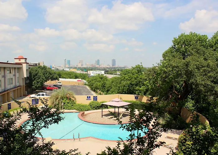 6 Worth, Tx - Downtown East
